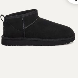Ugg Classic Ultra Mini boots . Black size 8
